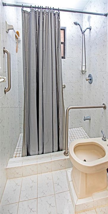 На продажу: $889,000 (3 спален, 2 ванн, 2002 Квадратных фут)