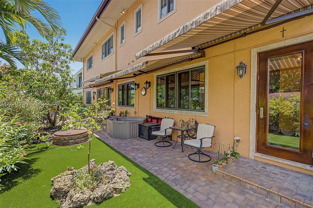 For Sale: $2,599,000 (4 beds, 4 baths, 3736 Square Feet)