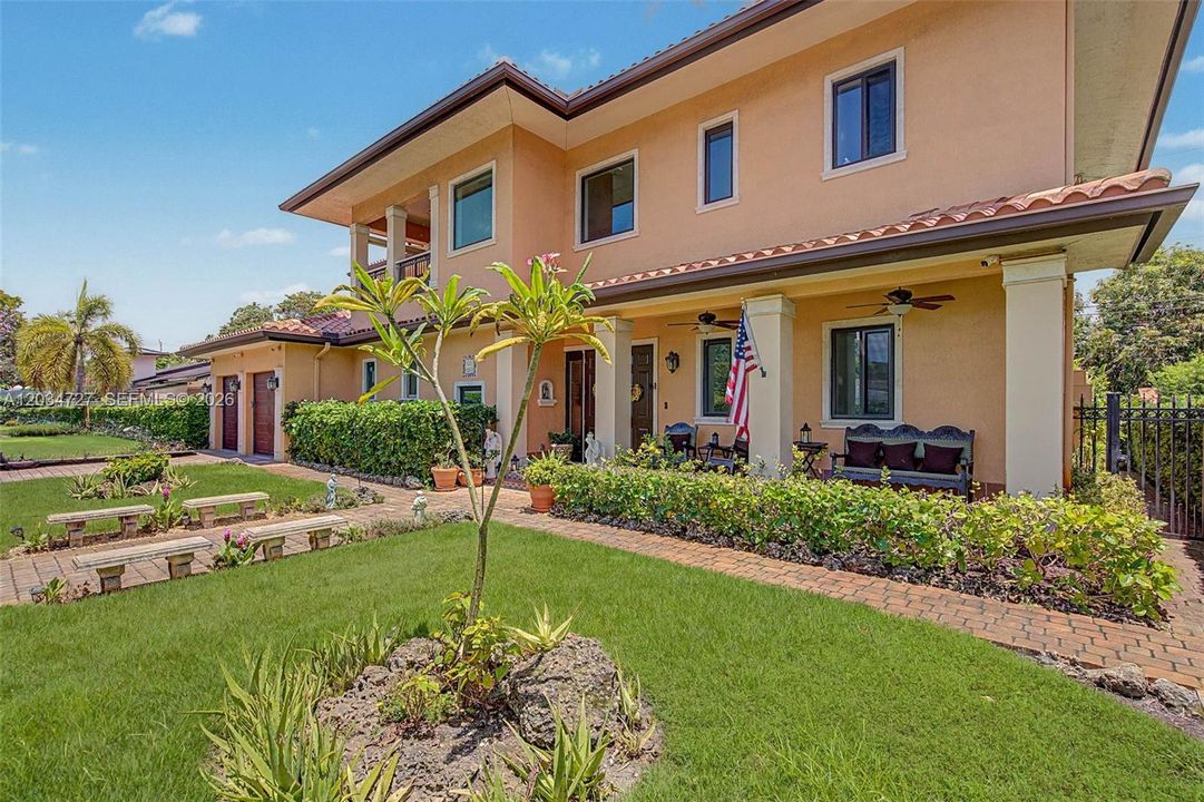 For Sale: $2,599,000 (4 beds, 4 baths, 3736 Square Feet)