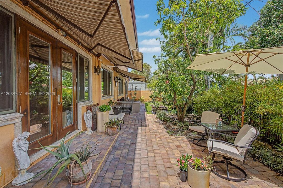 For Sale: $2,599,000 (4 beds, 4 baths, 3736 Square Feet)
