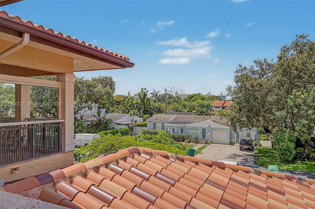 For Sale: $2,599,000 (4 beds, 4 baths, 3736 Square Feet)