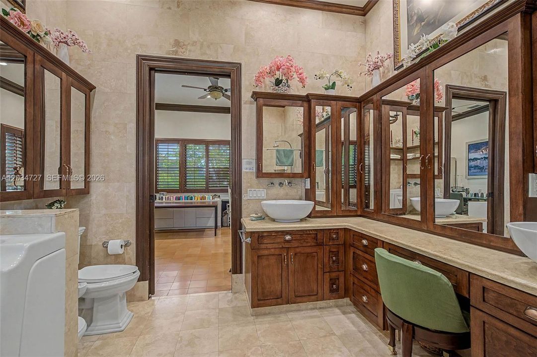 For Sale: $2,599,000 (4 beds, 4 baths, 3736 Square Feet)