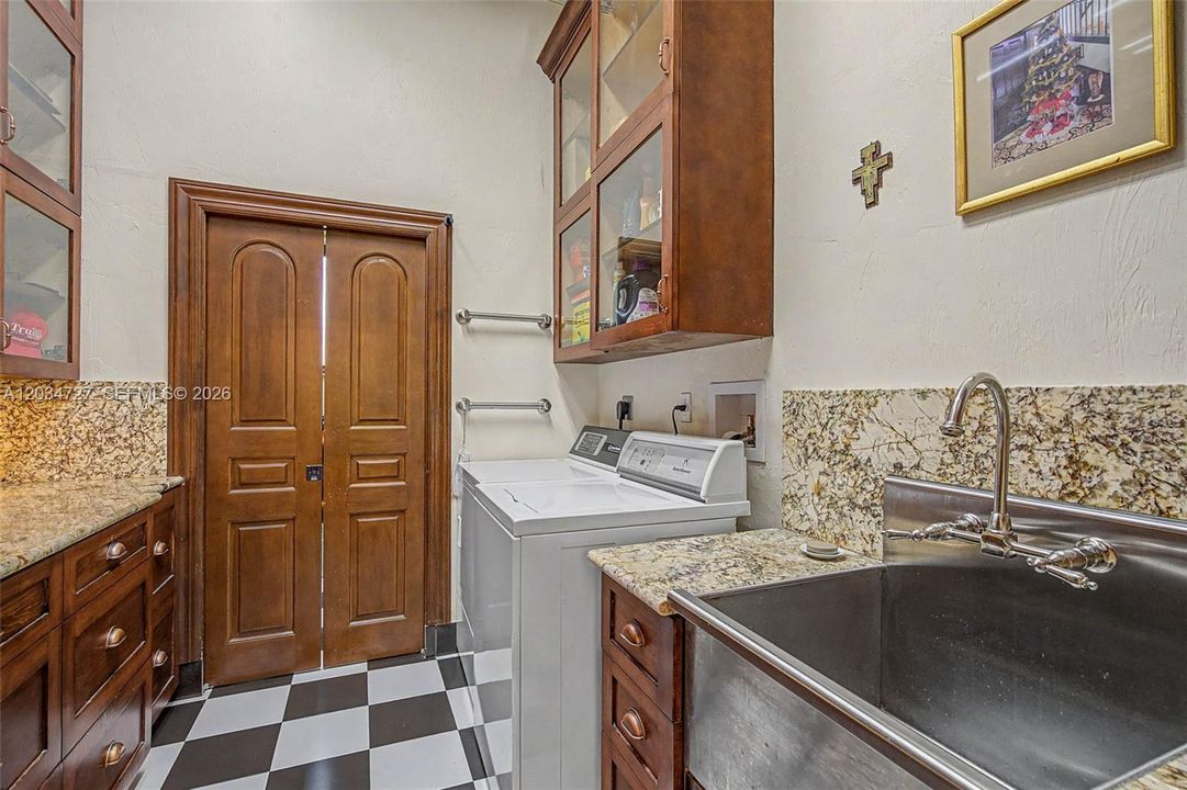 For Sale: $2,599,000 (4 beds, 4 baths, 3736 Square Feet)