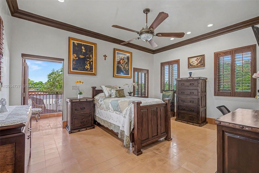 For Sale: $2,599,000 (4 beds, 4 baths, 3736 Square Feet)