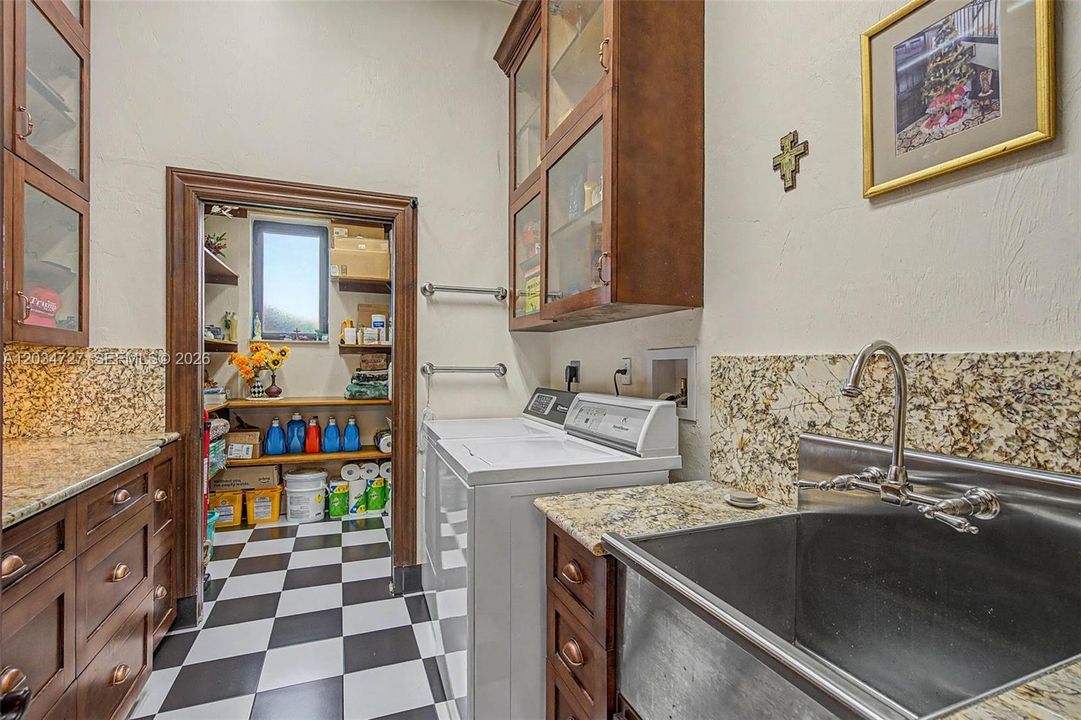 For Sale: $2,599,000 (4 beds, 4 baths, 3736 Square Feet)