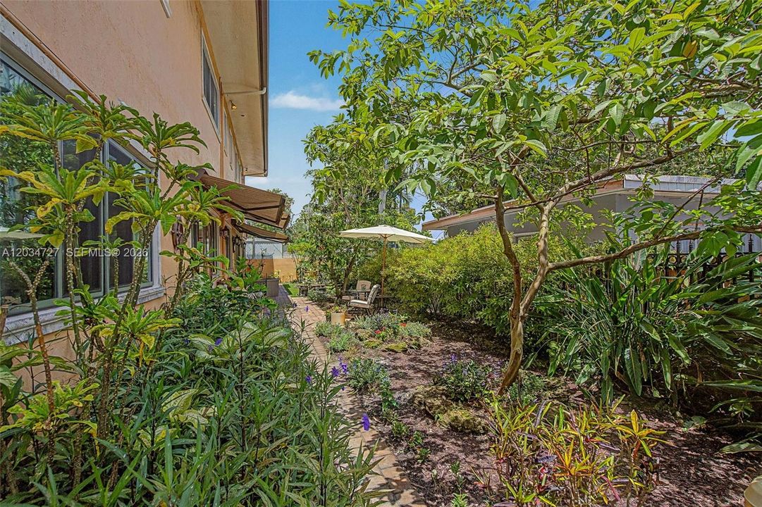 For Sale: $2,599,000 (4 beds, 4 baths, 3736 Square Feet)