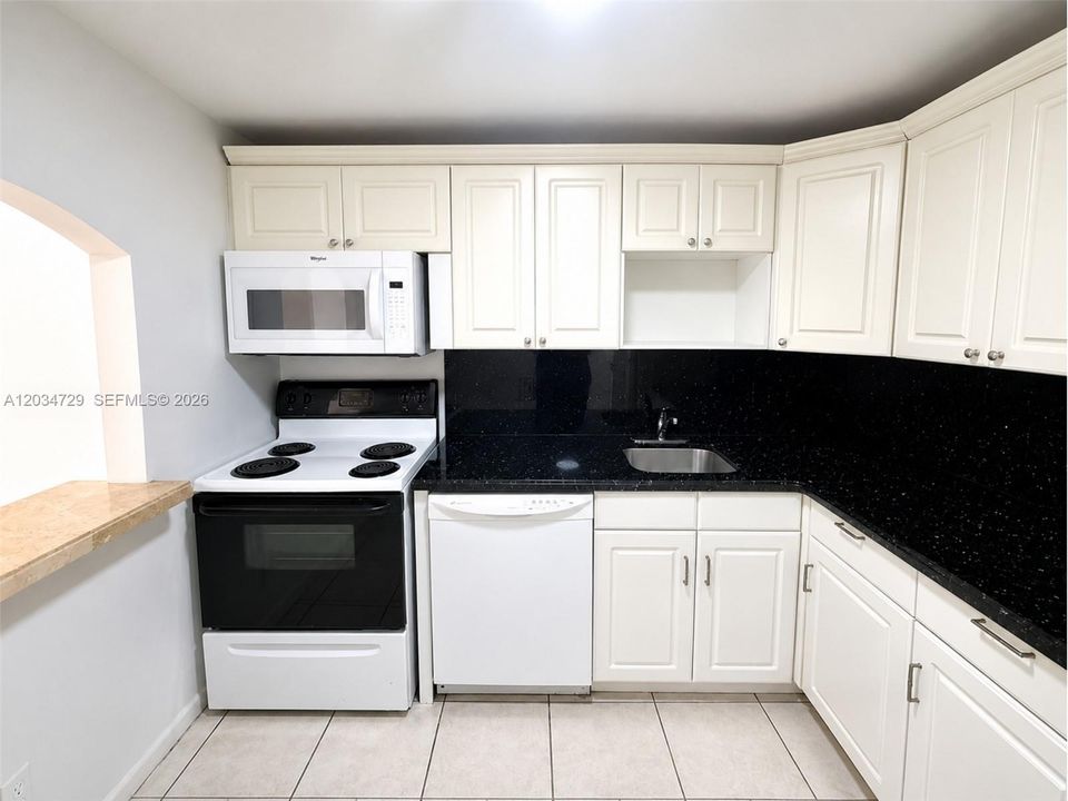 For Rent: $1,650 (1 beds, 1 baths, 740 Square Feet)