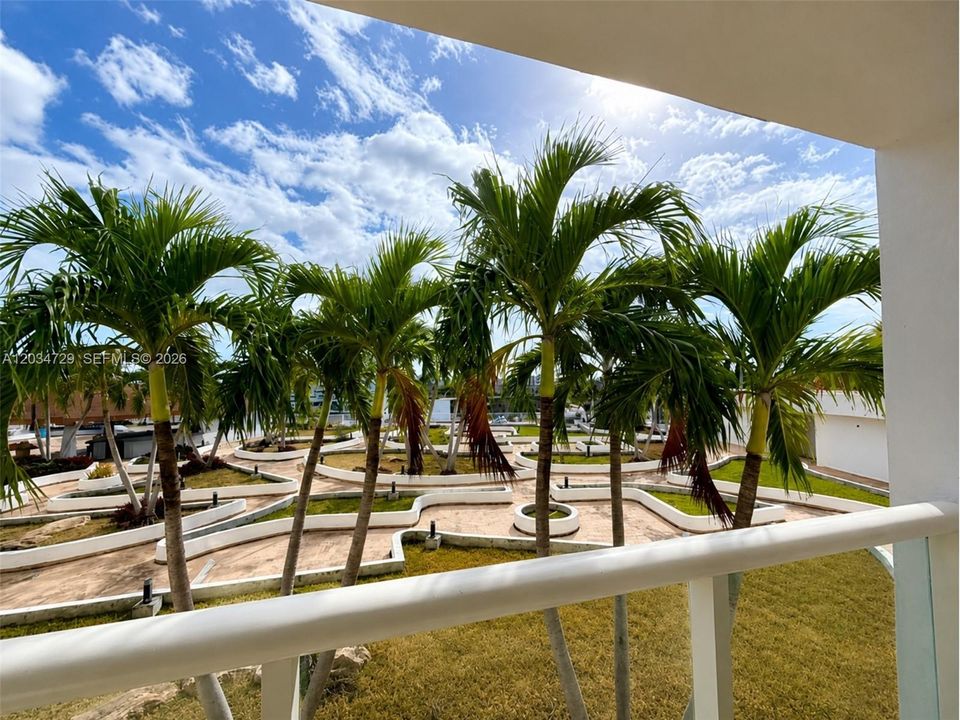 For Rent: $1,650 (1 beds, 1 baths, 740 Square Feet)
