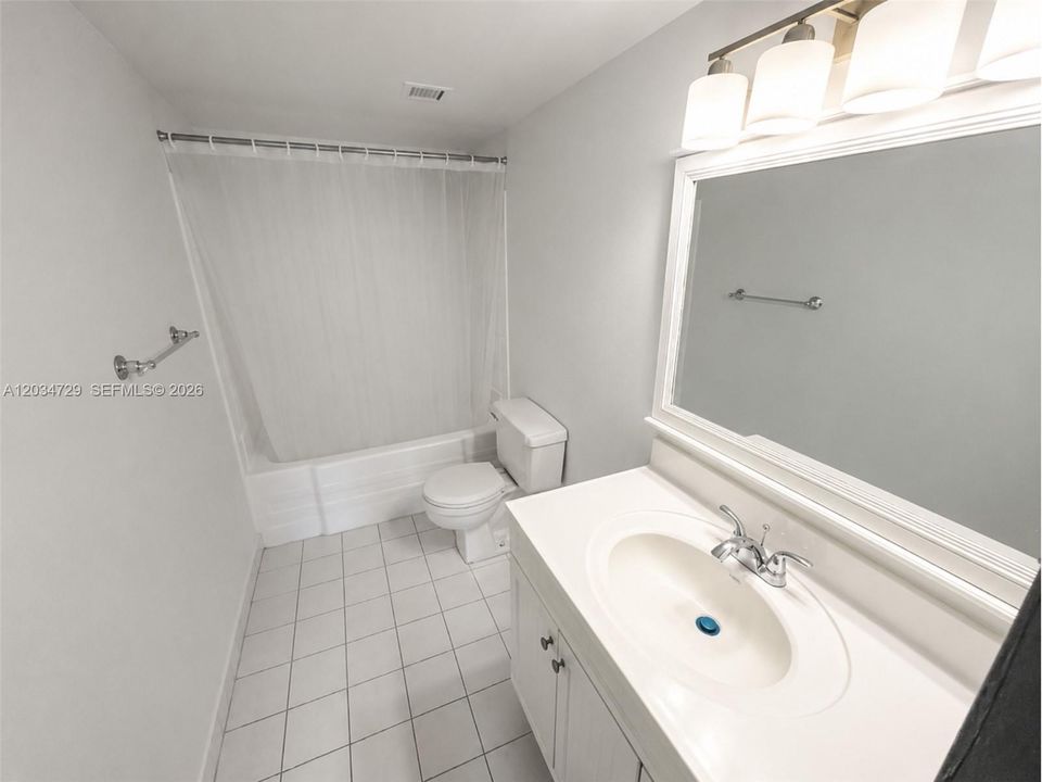 For Rent: $1,650 (1 beds, 1 baths, 740 Square Feet)
