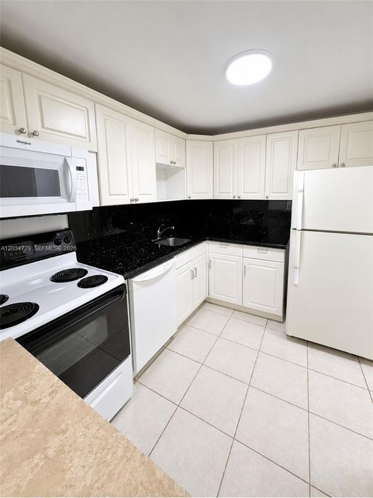 For Rent: $1,650 (1 beds, 1 baths, 740 Square Feet)