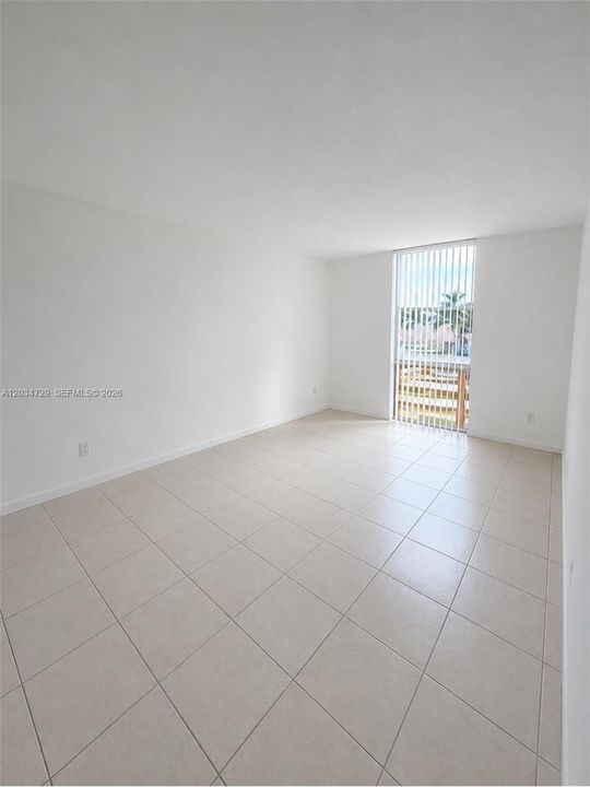 For Rent: $1,650 (1 beds, 1 baths, 740 Square Feet)