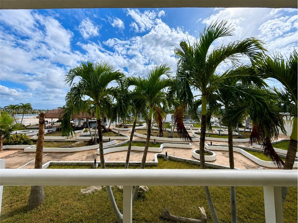 For Rent: $1,650 (1 beds, 1 baths, 740 Square Feet)