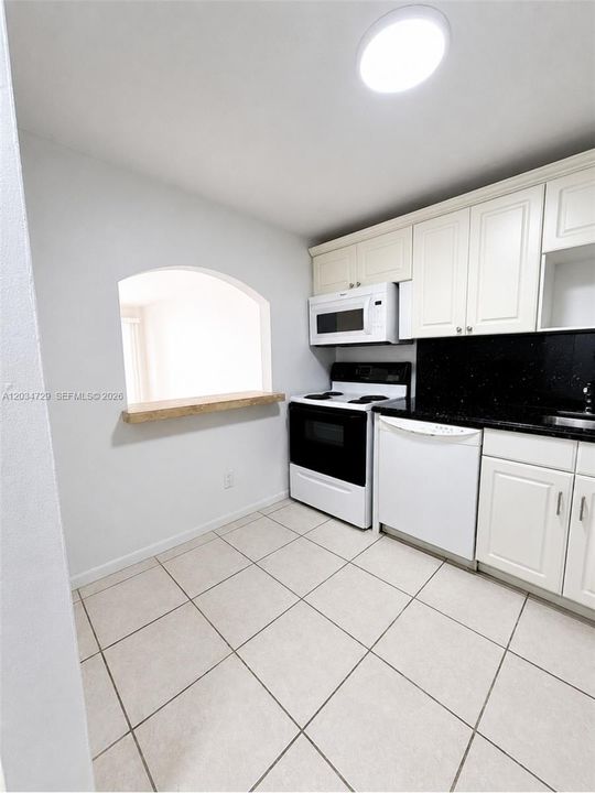 For Rent: $1,650 (1 beds, 1 baths, 740 Square Feet)