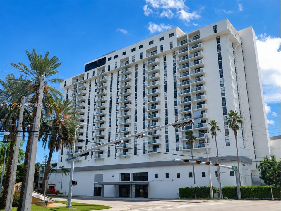 For Rent: $1,650 (1 beds, 1 baths, 740 Square Feet)