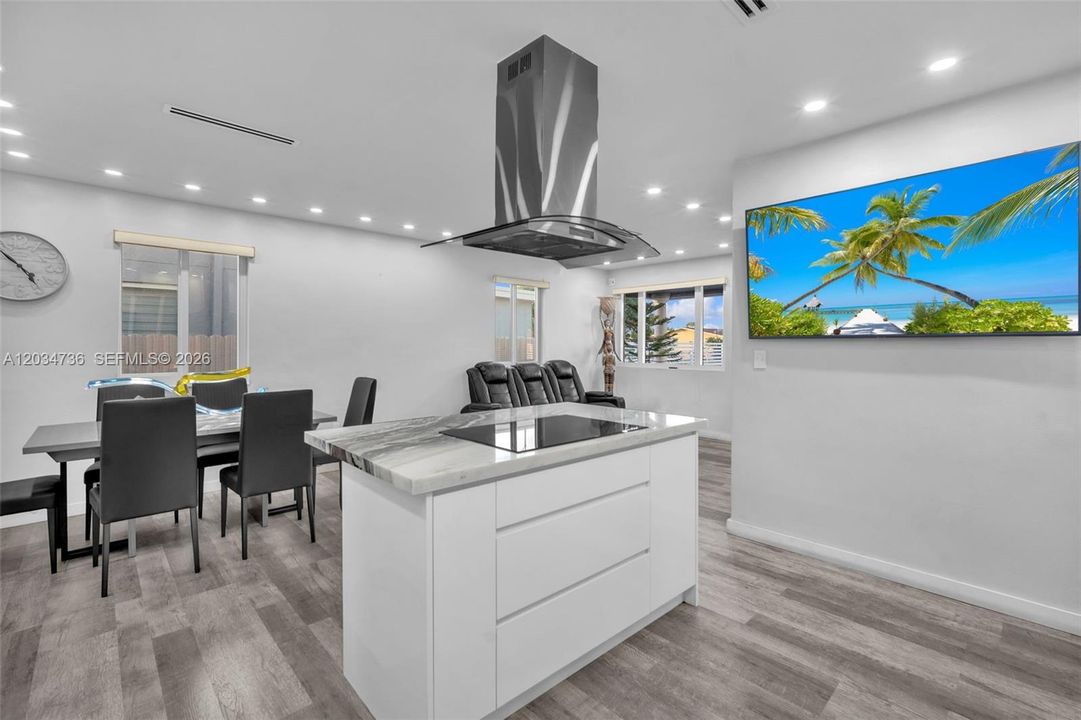 En Venta: $849,000 (5 camas, 3 baños, 2251 Pies cuadrados)