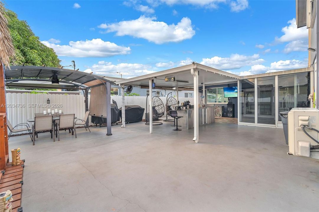 En Venta: $849,000 (5 camas, 3 baños, 2251 Pies cuadrados)