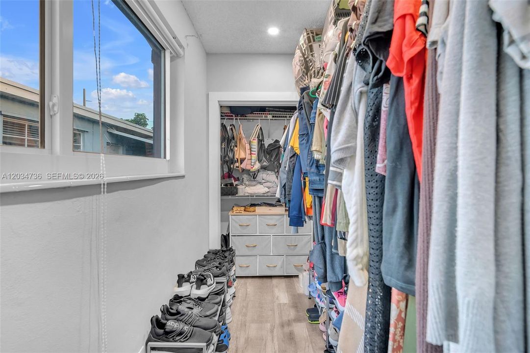 En Venta: $849,000 (5 camas, 3 baños, 2251 Pies cuadrados)