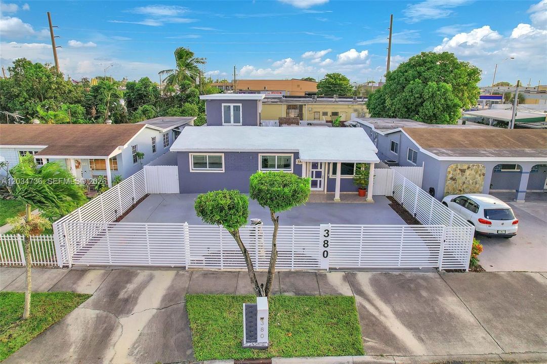 En Venta: $849,000 (5 camas, 3 baños, 2251 Pies cuadrados)