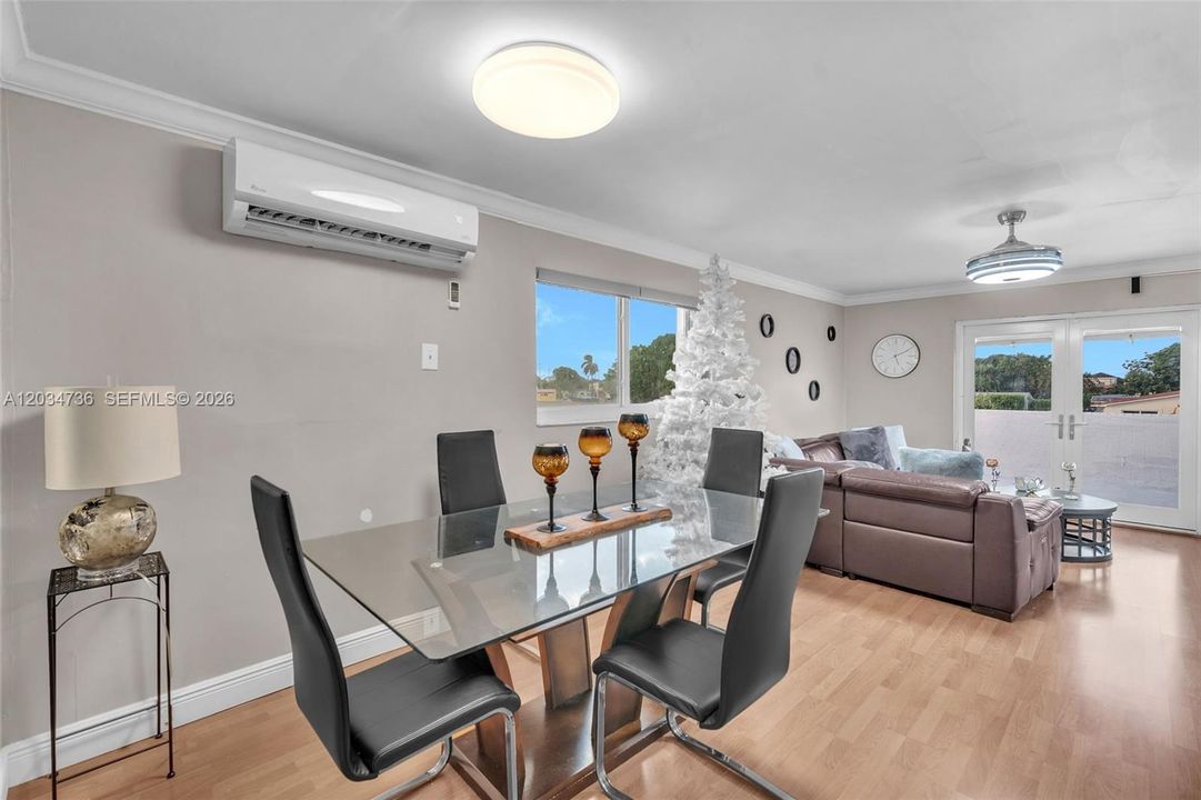 En Venta: $849,000 (5 camas, 3 baños, 2251 Pies cuadrados)