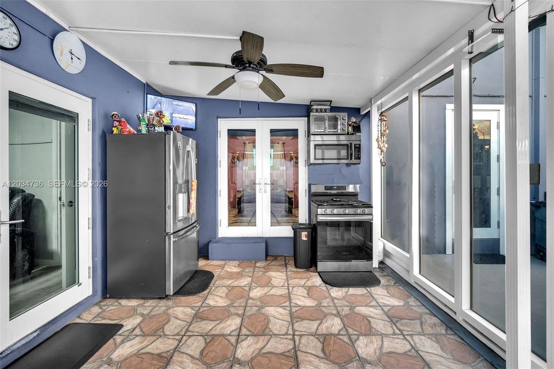 En Venta: $849,000 (5 camas, 3 baños, 2251 Pies cuadrados)