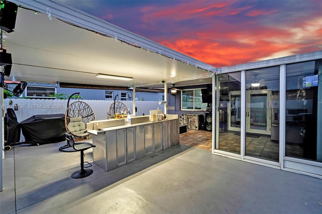 En Venta: $849,000 (5 camas, 3 baños, 2251 Pies cuadrados)