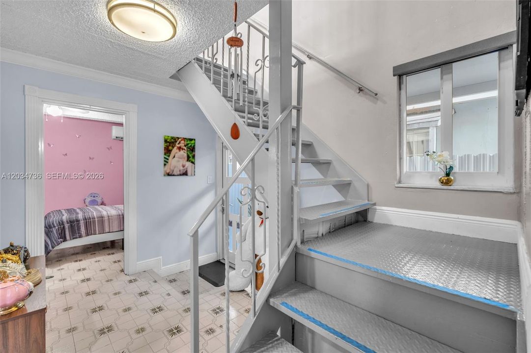 En Venta: $849,000 (5 camas, 3 baños, 2251 Pies cuadrados)