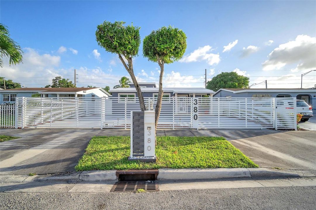 En Venta: $849,000 (5 camas, 3 baños, 2251 Pies cuadrados)
