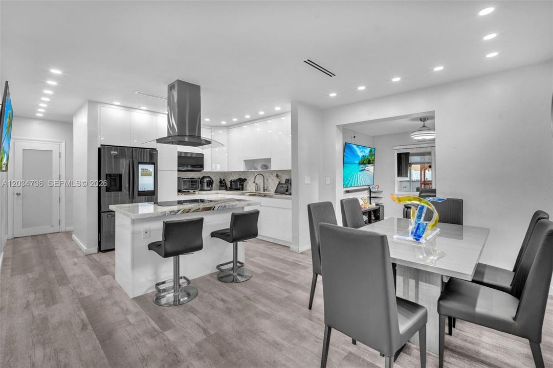 En Venta: $849,000 (5 camas, 3 baños, 2251 Pies cuadrados)
