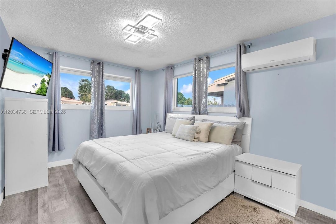 En Venta: $849,000 (5 camas, 3 baños, 2251 Pies cuadrados)