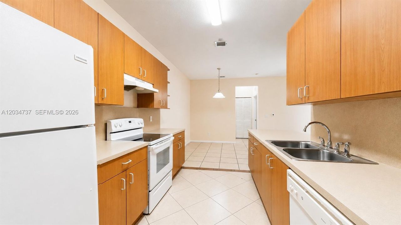 En Venta: $230,000 (2 camas, 2 baños, 1004 Pies cuadrados)