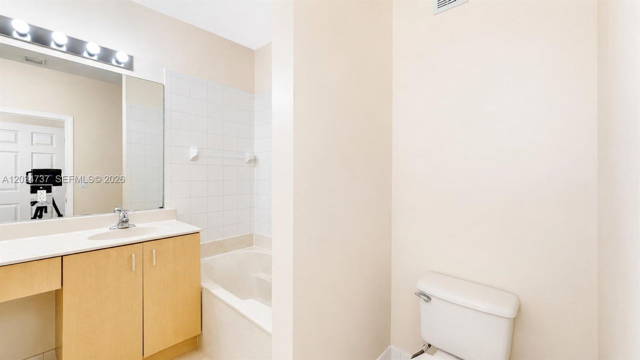 En Venta: $230,000 (2 camas, 2 baños, 1004 Pies cuadrados)