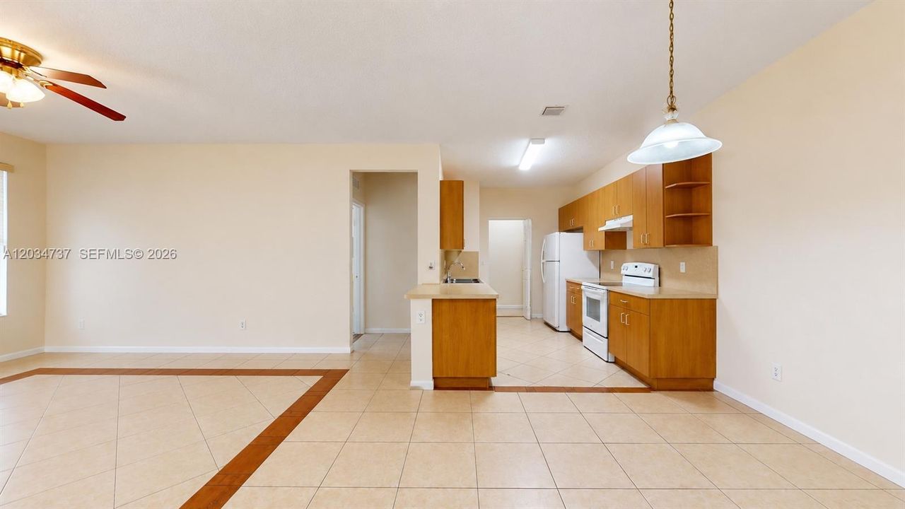 En Venta: $230,000 (2 camas, 2 baños, 1004 Pies cuadrados)