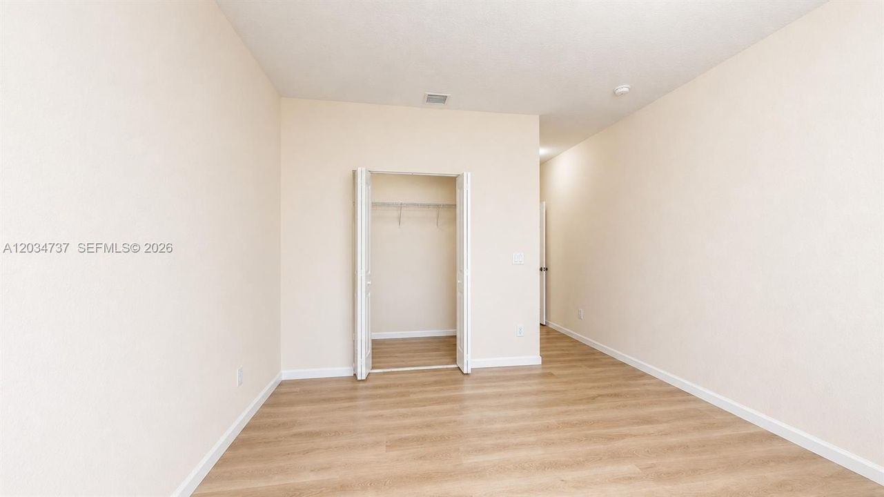 En Venta: $230,000 (2 camas, 2 baños, 1004 Pies cuadrados)