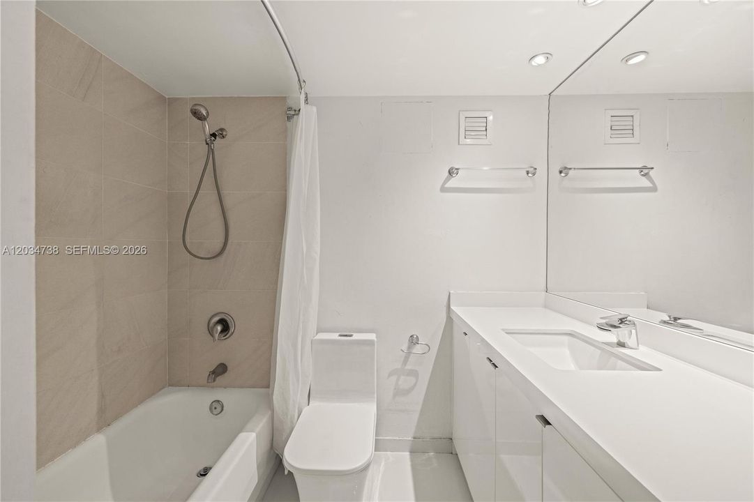 For Rent: $3,250 (1 beds, 1 baths, 837 Square Feet)