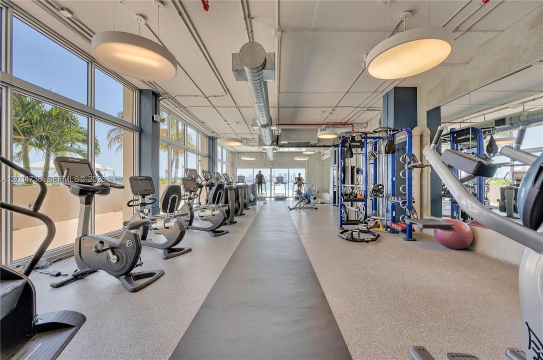 For Rent: $3,250 (1 beds, 1 baths, 837 Square Feet)