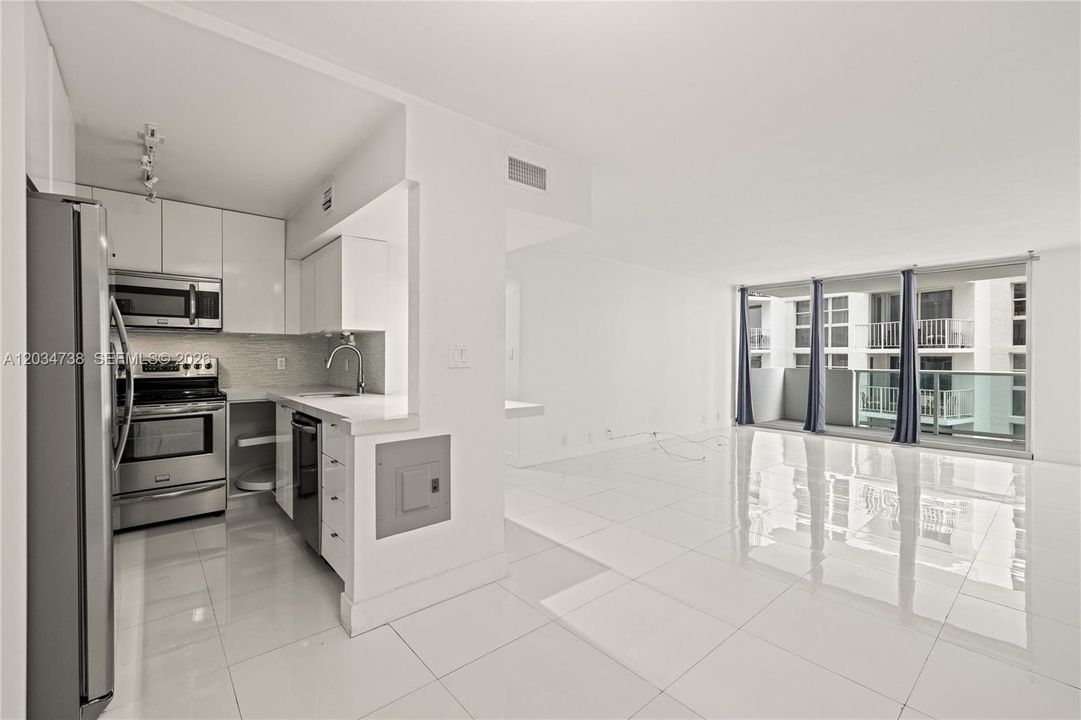 For Rent: $3,250 (1 beds, 1 baths, 837 Square Feet)