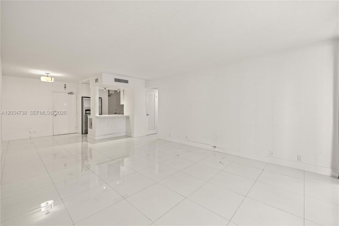 For Rent: $3,250 (1 beds, 1 baths, 837 Square Feet)