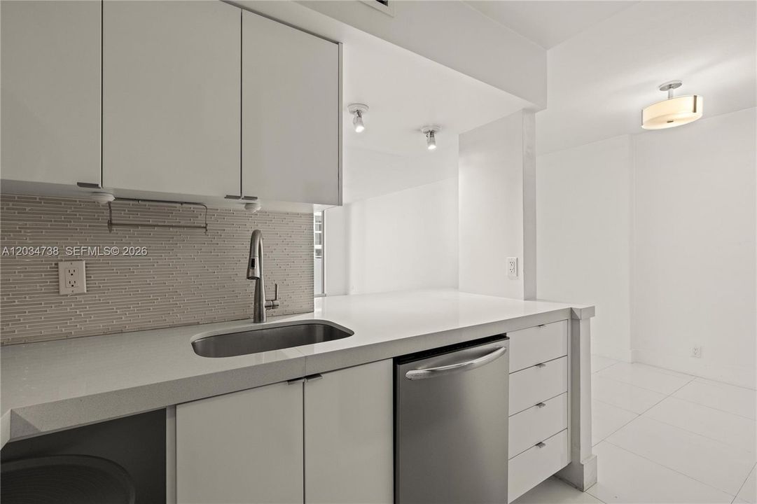For Rent: $3,250 (1 beds, 1 baths, 837 Square Feet)