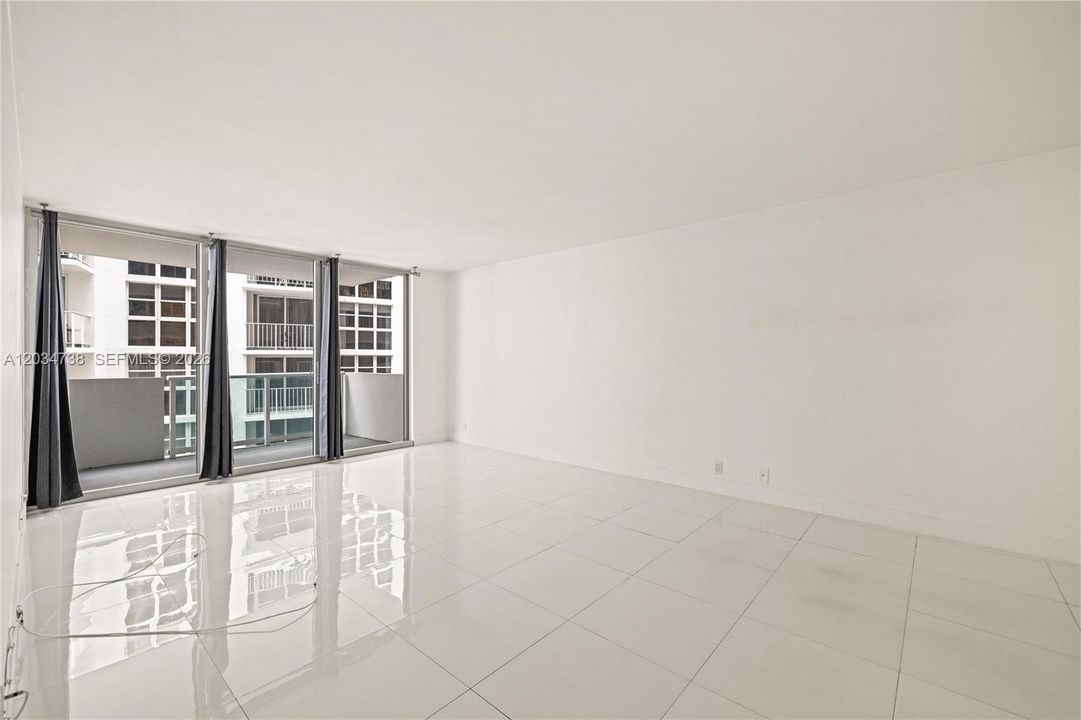 For Rent: $3,250 (1 beds, 1 baths, 837 Square Feet)