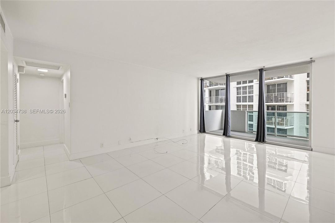 For Rent: $3,250 (1 beds, 1 baths, 837 Square Feet)