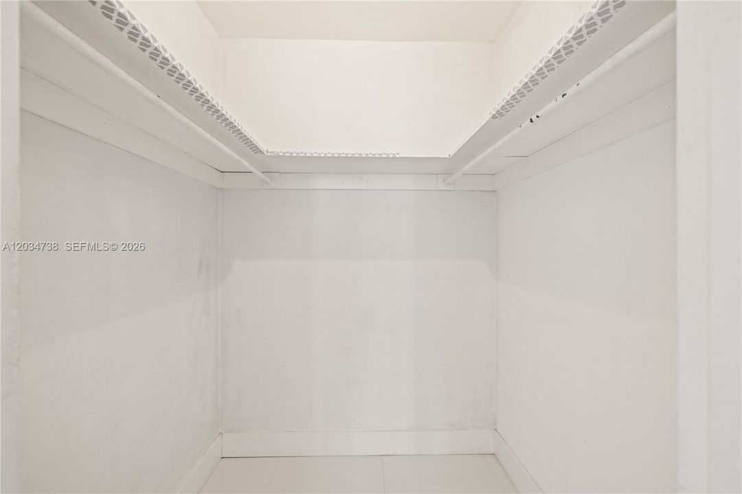 For Rent: $3,250 (1 beds, 1 baths, 837 Square Feet)