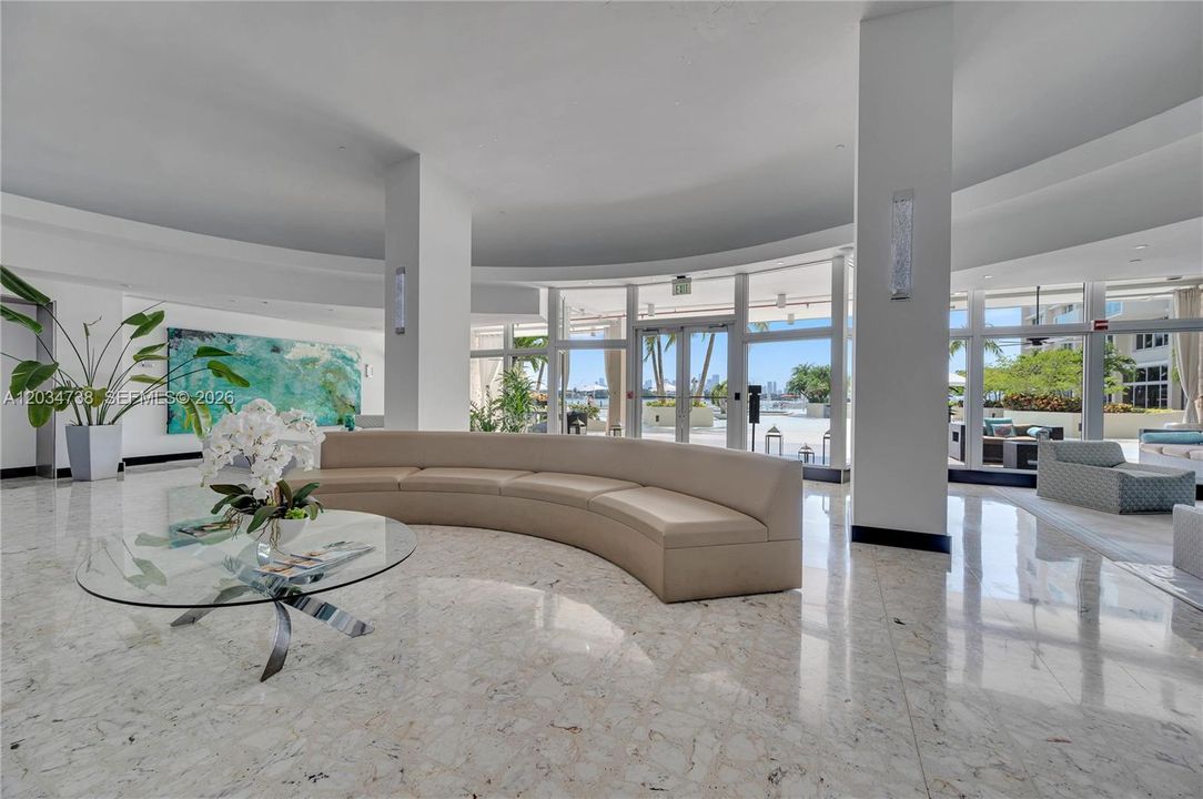 For Rent: $3,250 (1 beds, 1 baths, 837 Square Feet)