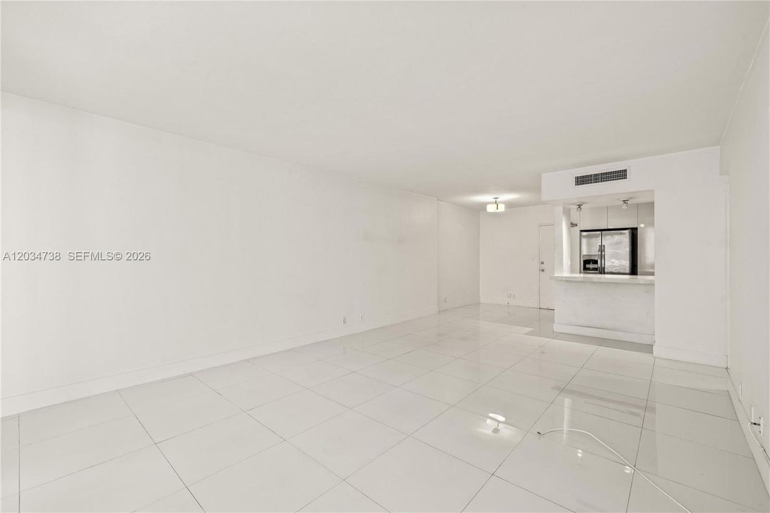For Rent: $3,250 (1 beds, 1 baths, 837 Square Feet)