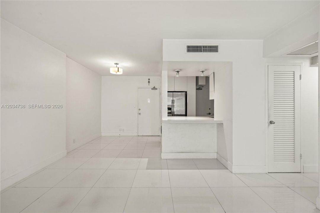 For Rent: $3,250 (1 beds, 1 baths, 837 Square Feet)