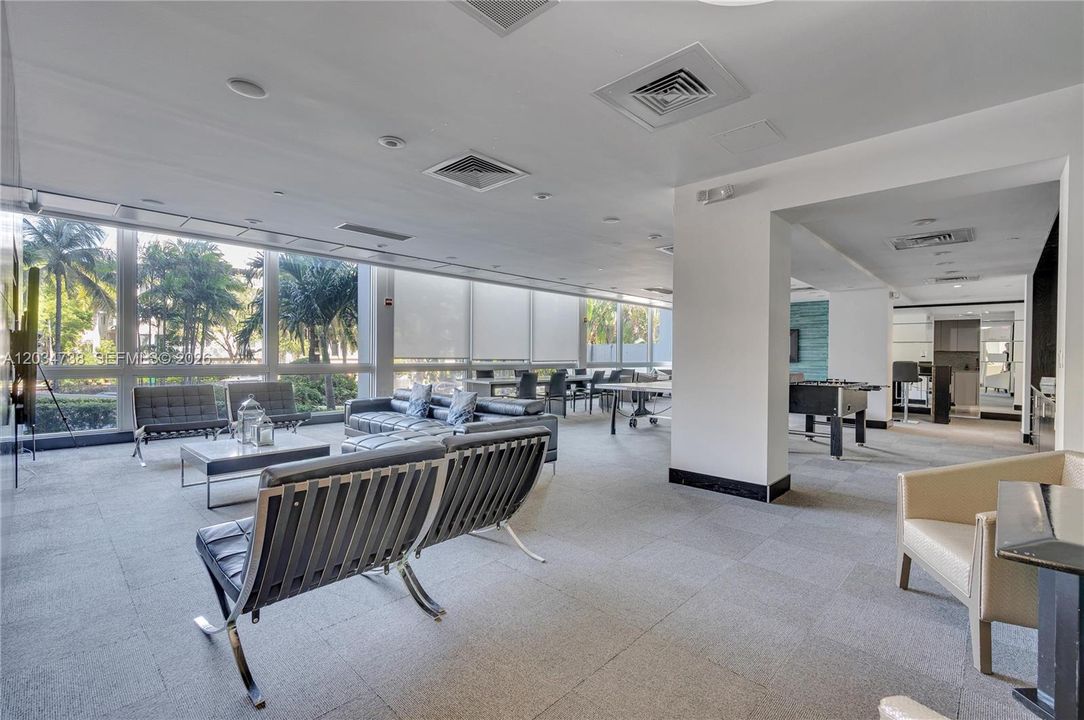For Rent: $3,250 (1 beds, 1 baths, 837 Square Feet)