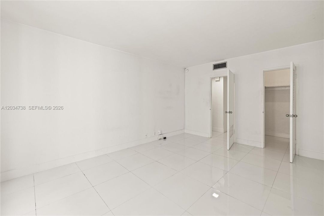 For Rent: $3,250 (1 beds, 1 baths, 837 Square Feet)