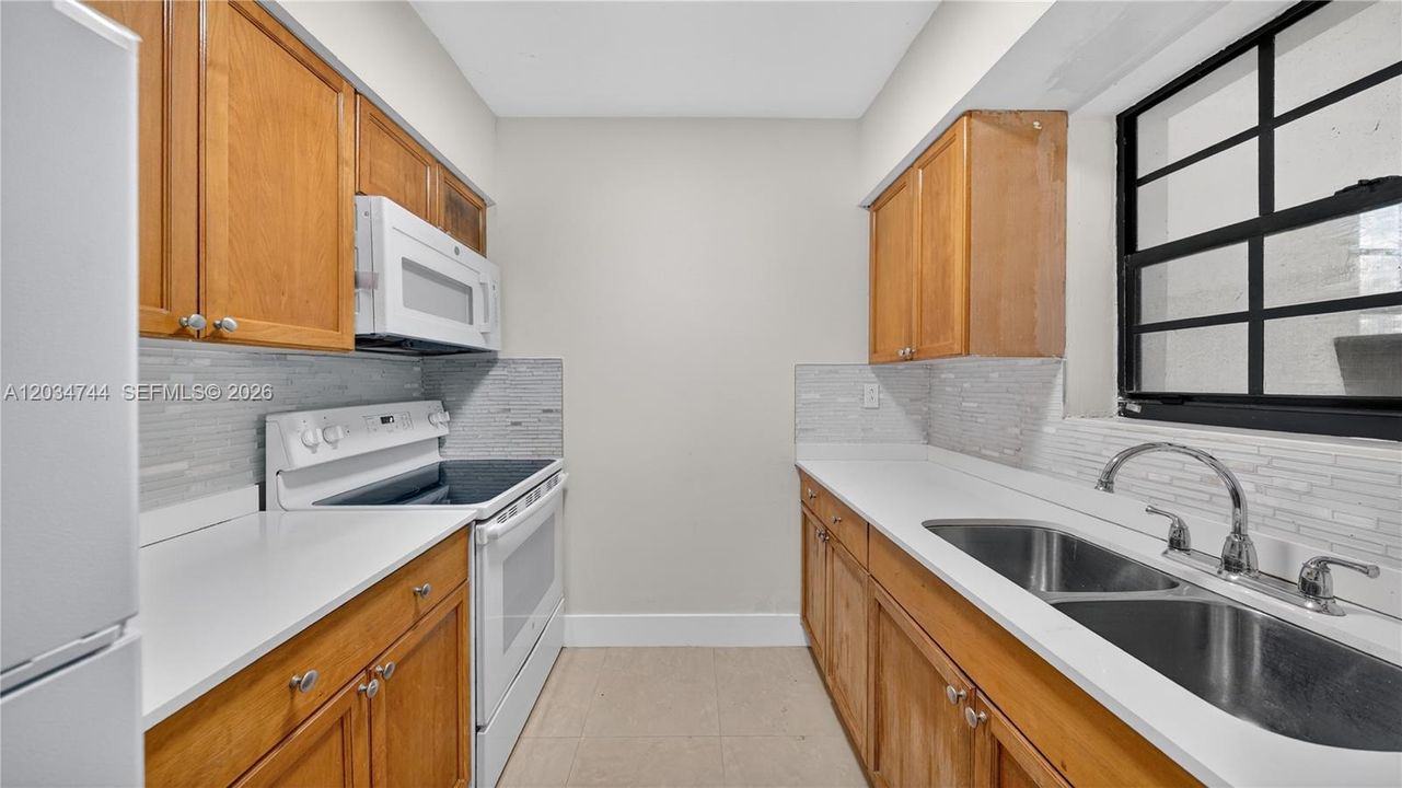 For Sale: $625,000 (5 beds, 4 baths, 1653 Square Feet)