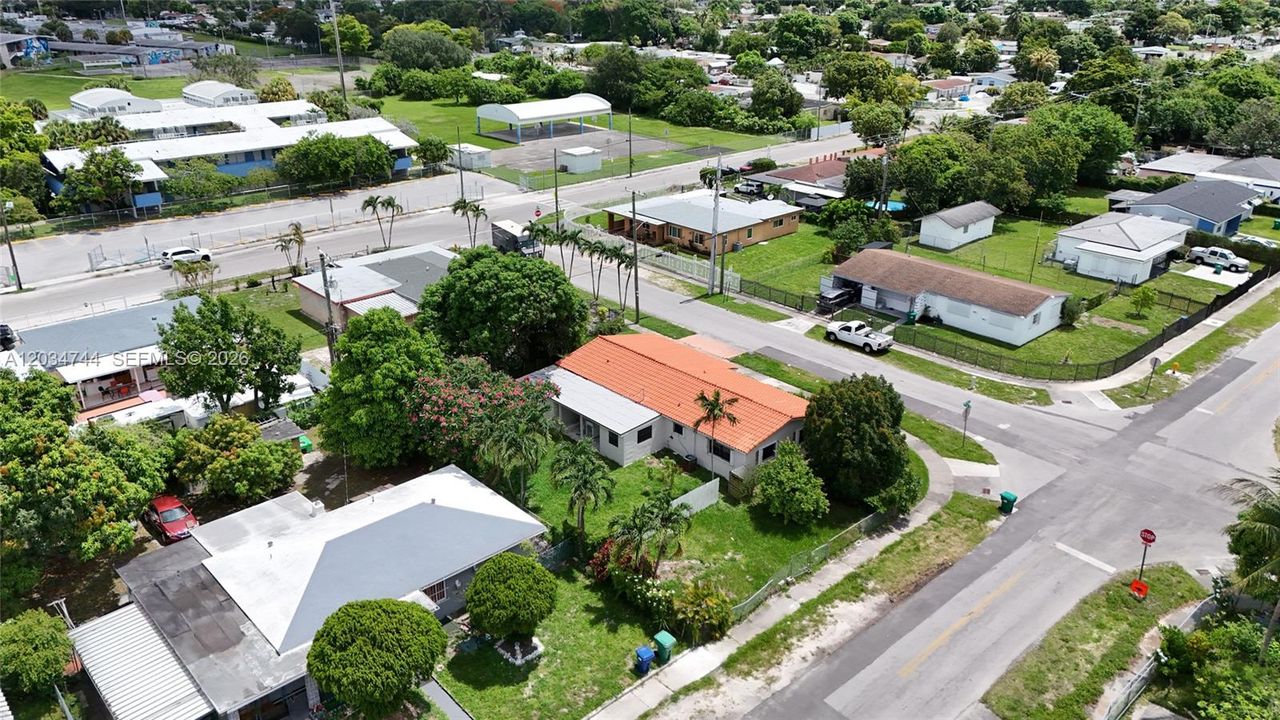 For Sale: $625,000 (5 beds, 4 baths, 1653 Square Feet)