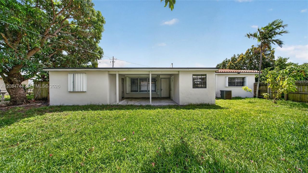 For Sale: $625,000 (5 beds, 4 baths, 1653 Square Feet)