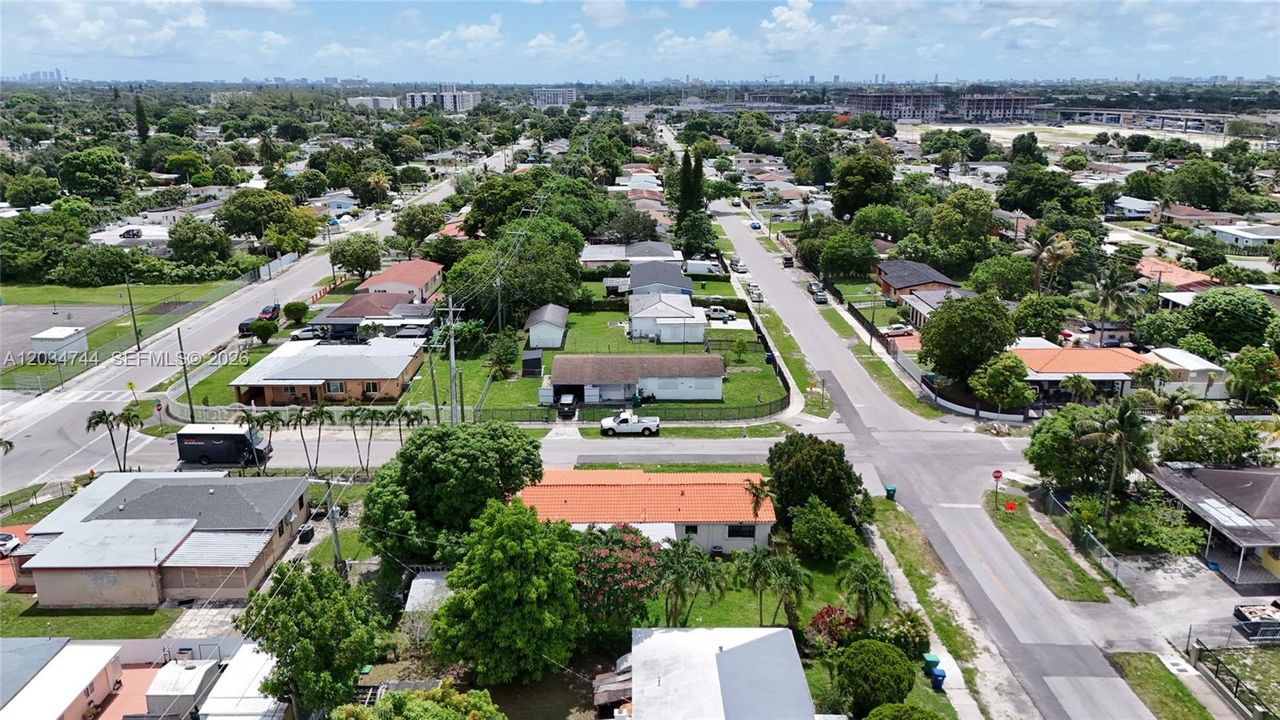 For Sale: $625,000 (5 beds, 4 baths, 1653 Square Feet)